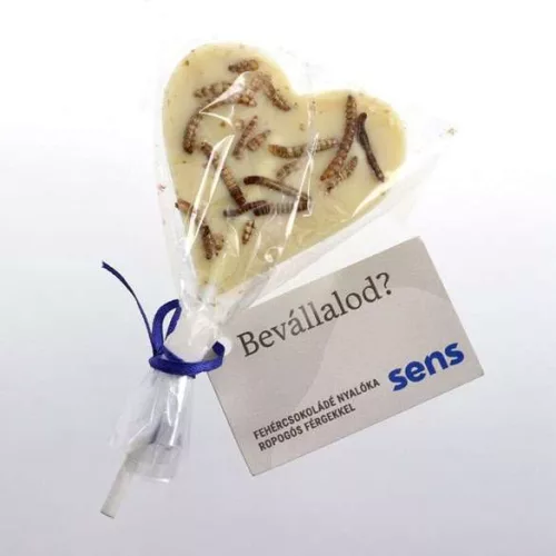 Sens szív formájú fehér csokoládé kukacokkal 30g