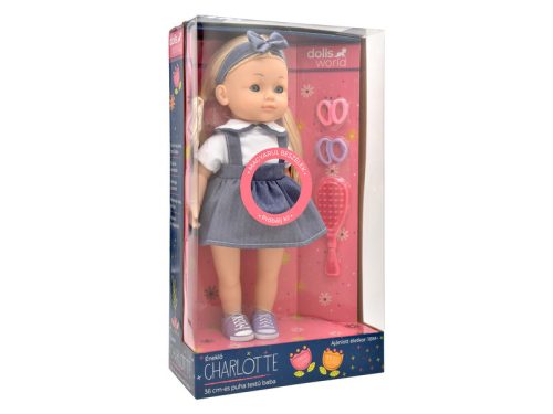 Magyarul beszélő Charlotte, farmer szoknyában