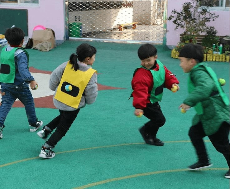 Tépőzáras labdás játék - gyerek zöld